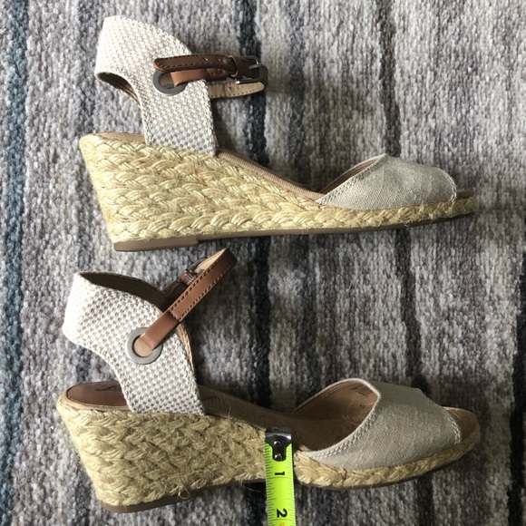 🌼Lucky Brand Wedge Sandals 🌼 - Picture 15 of 16